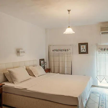 Historical Stone House At Bodrum City Center מוגלה